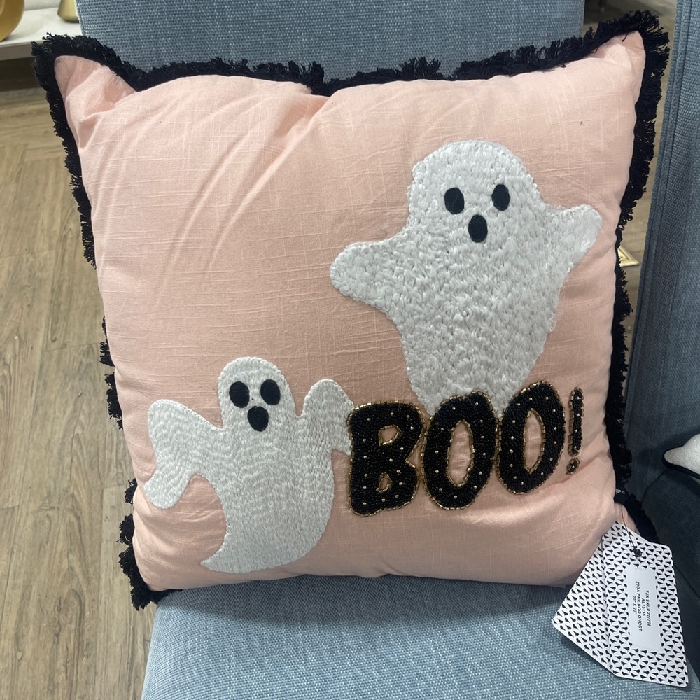 Pink Halloween Ghost Pillow with Beaded Boo 👻🩷🎃 NWT PINKOWEEN